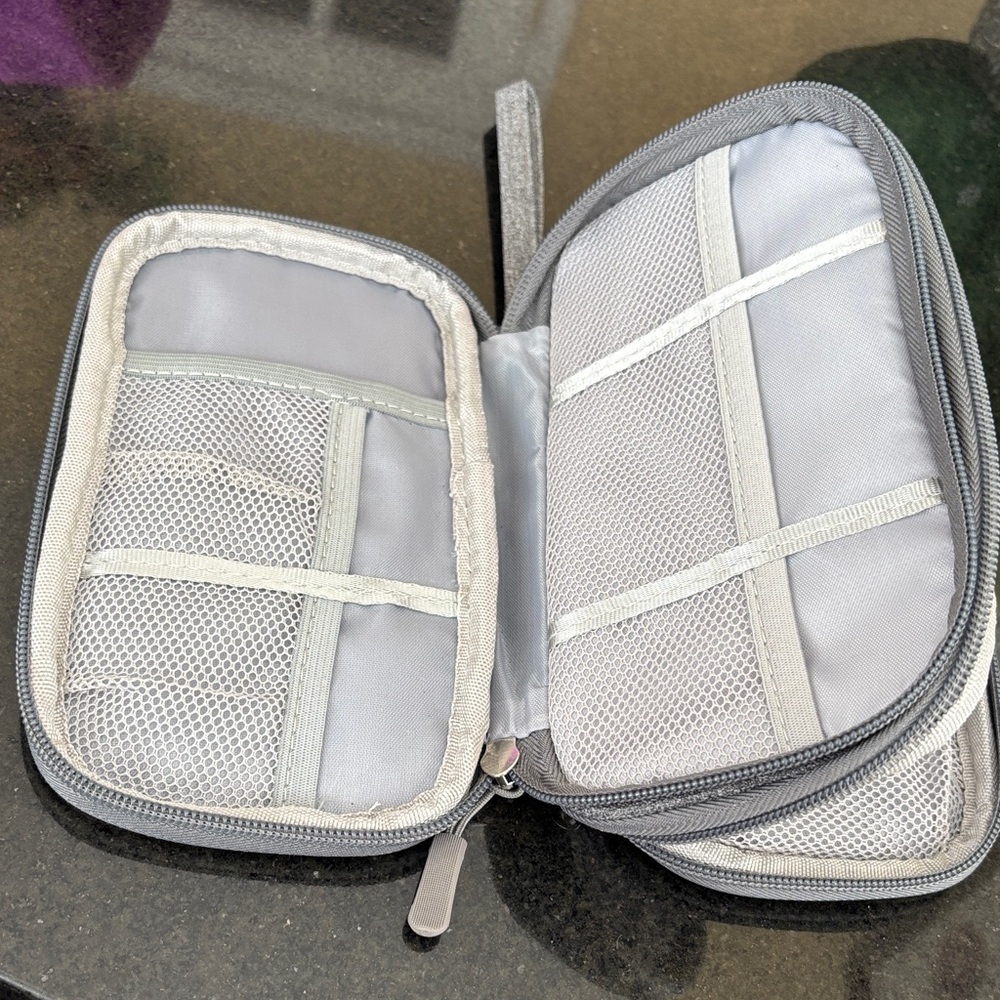DDgro Gray Electronics Accessories Organizing Case Like New - Picture 3 of 7